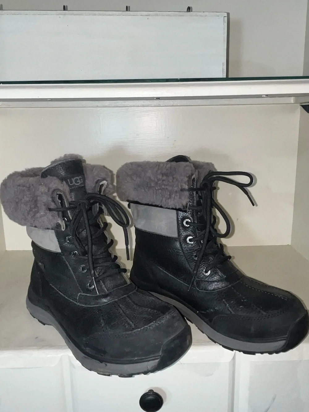 UGG Women’s Adirondack lll Waterproof Leather Winter Boots Size 8.5